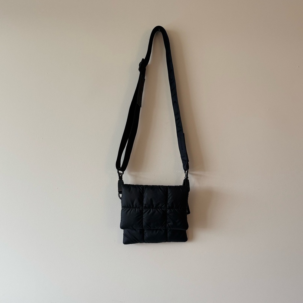 VEE COLLECTIVE PUFFY BAG
